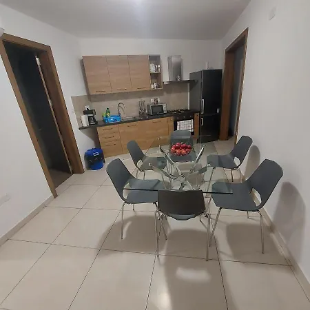 Cozy 3 Bedrooms *